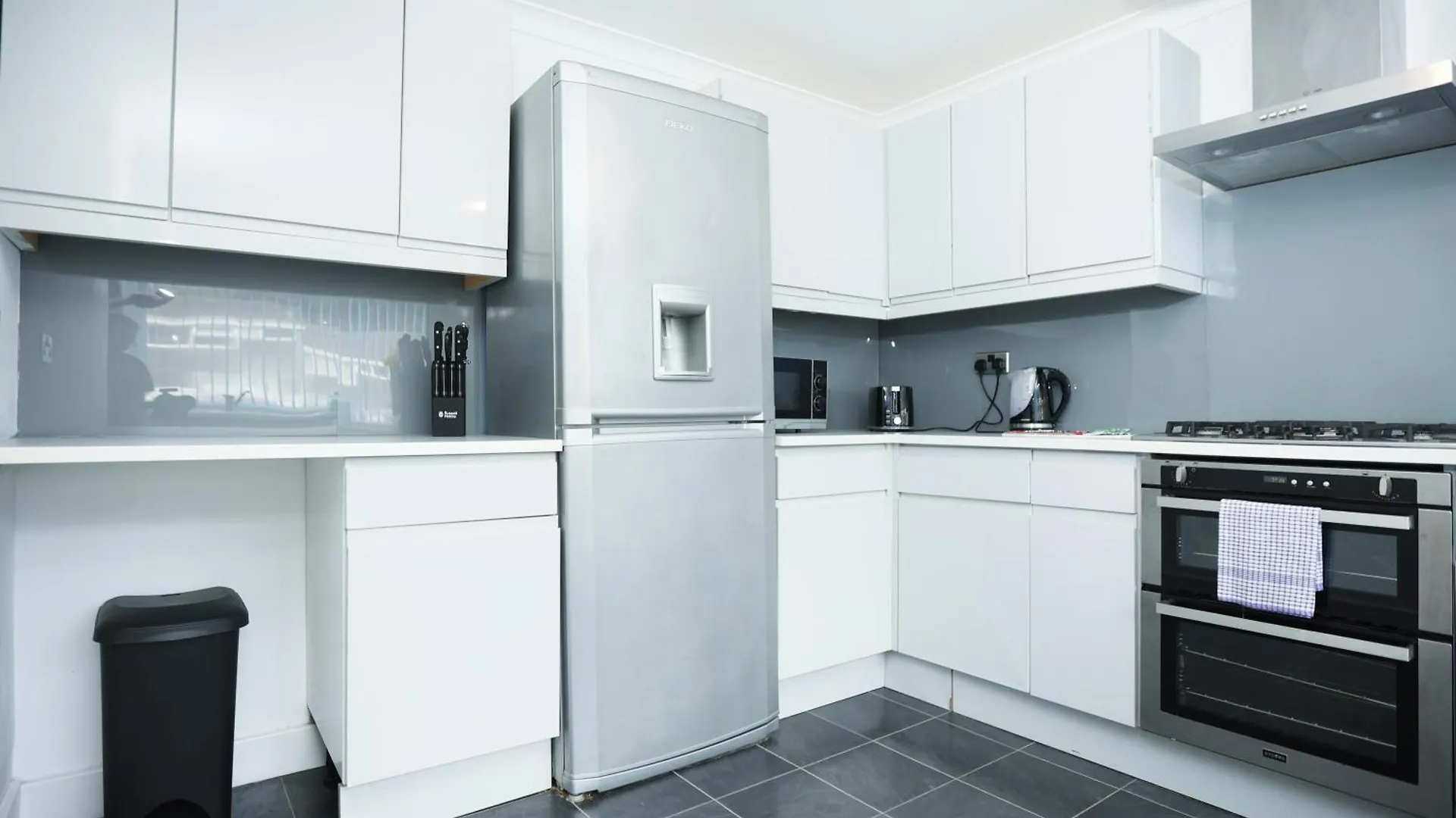 Gainsborough View By N And N Stays, Perfect For Contractor And Workers Visiting Cardiff, Pvt Off Road Parking, Close To Cardiff Bay & International Sports Village, Long Stay Disc Available